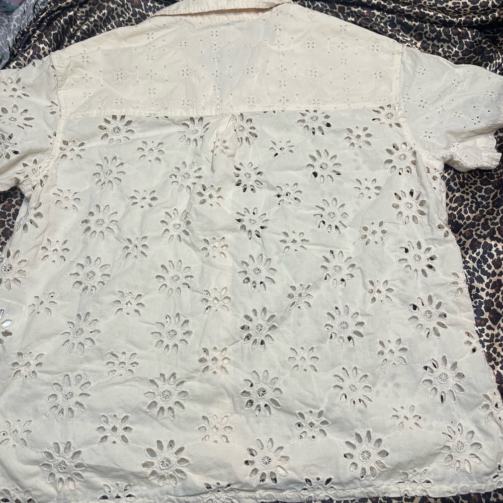 American Eagle Button Down Cream Floral Shirt - Picture 2 of 11